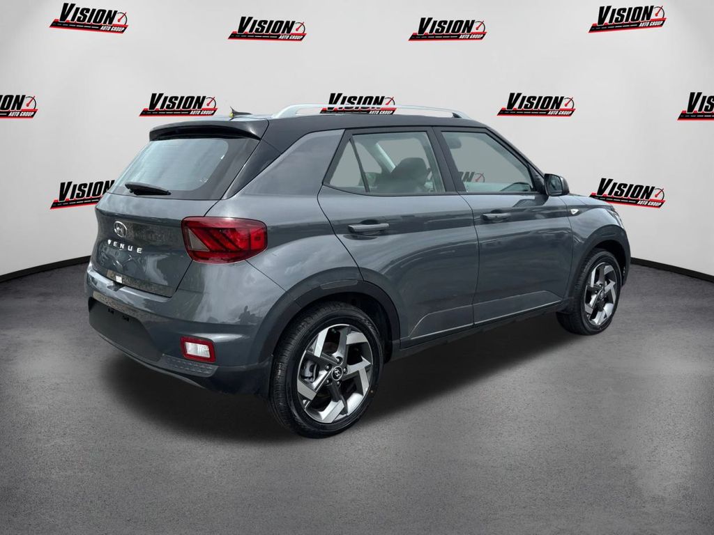 2025 Hyundai Venue Limited photo 4