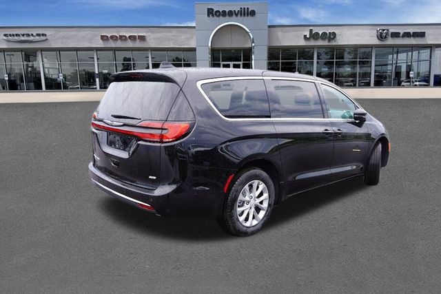 2025 Chrysler Pacifica photo 3