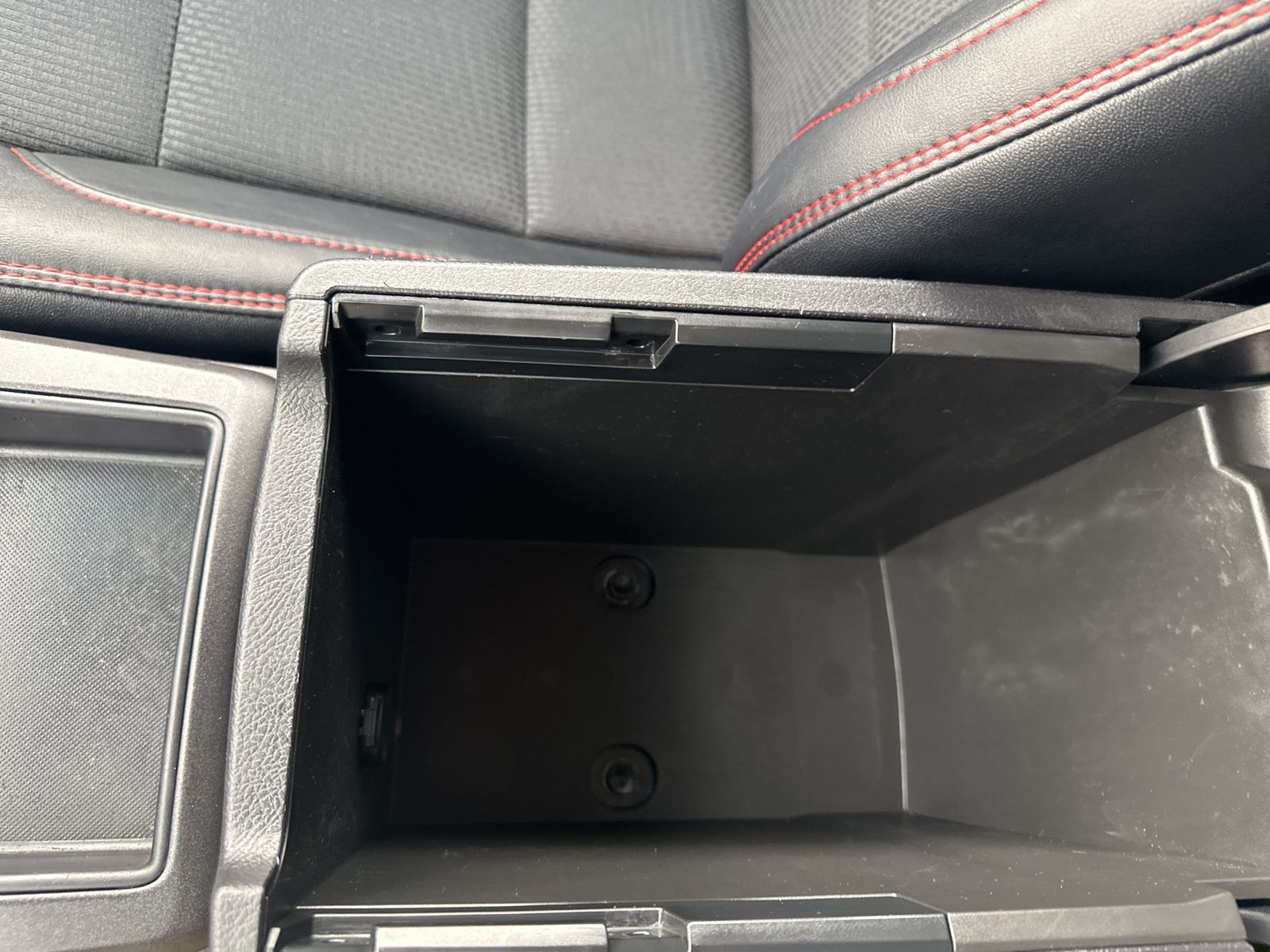 2016 Toyota Camry XLE photo 24