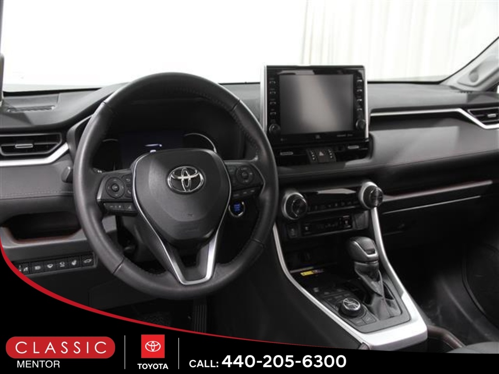 2022 Toyota RAV4 Limited photo 5