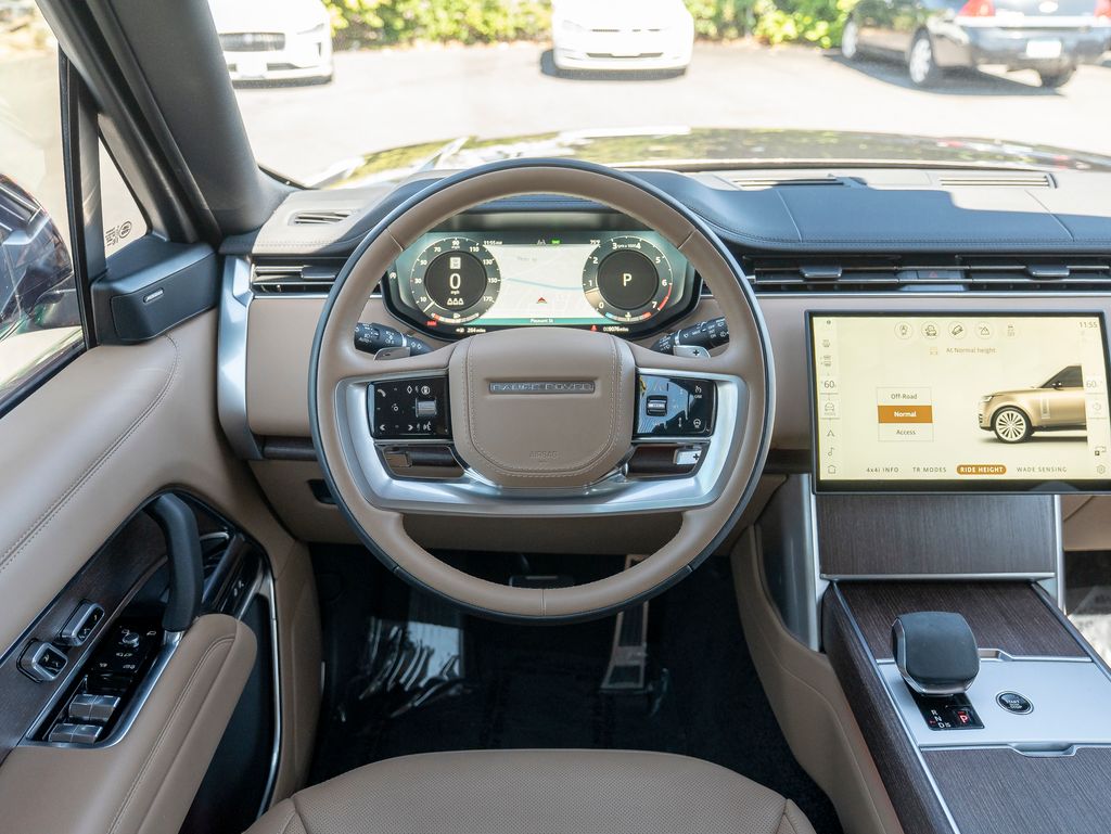 2024 Land Rover Range Rover SE photo 12
