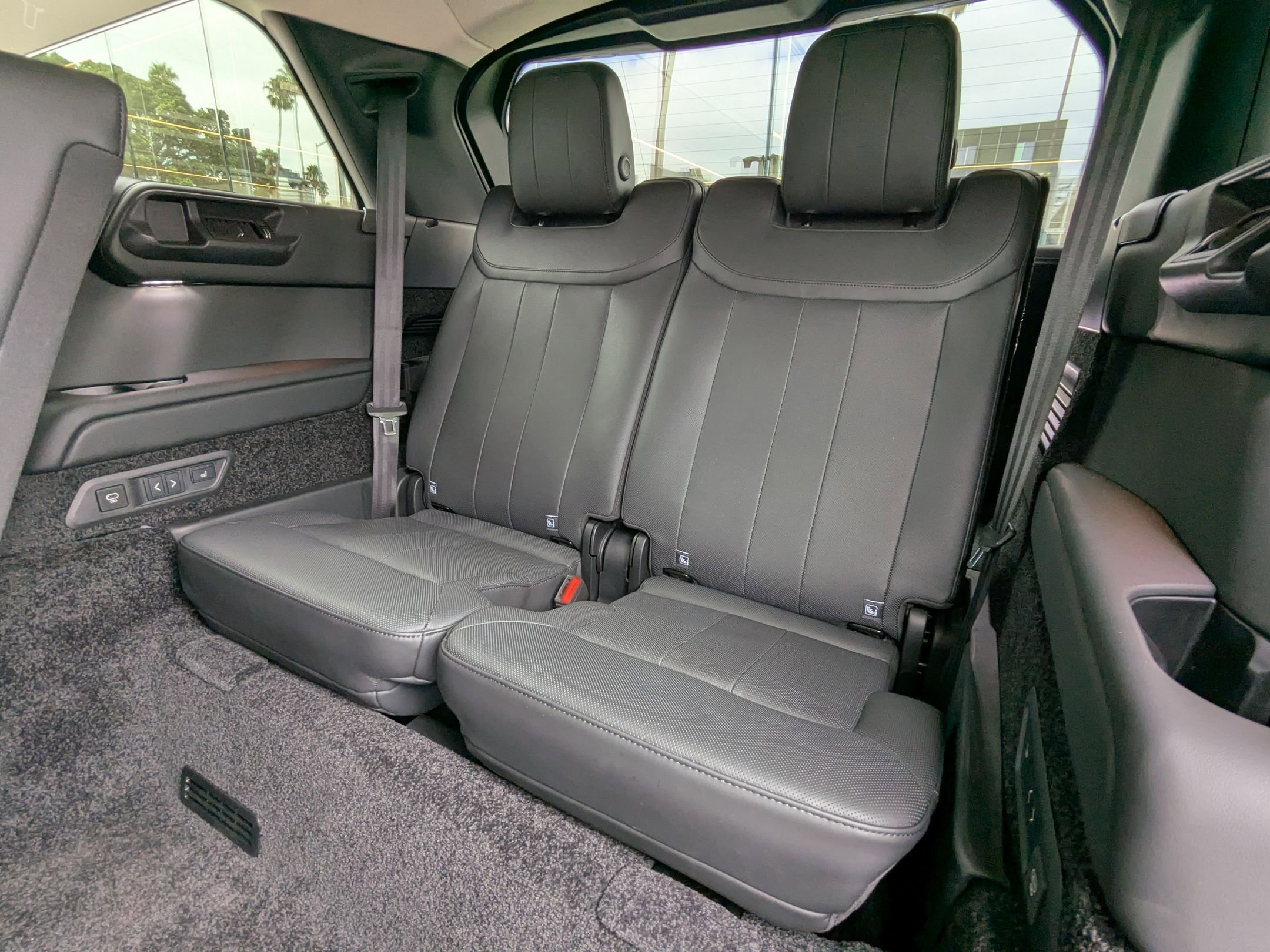 2025 Land Rover Range Rover SE photo 19