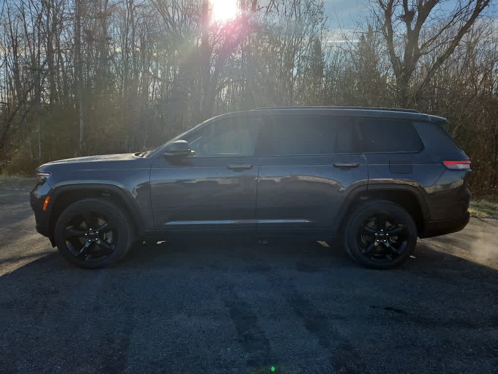 2021 Jeep Grand Cherokee Altitude photo 2