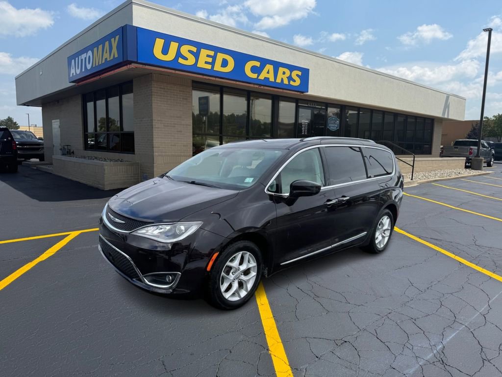 2018 Chrysler Pacifica Touring L's photo