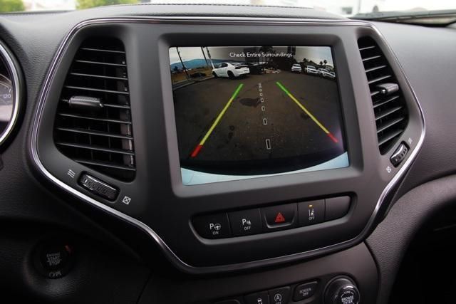 New 2023 Bright White Clear-Coat Exterior Paint Jeep Altitude Lux image 29