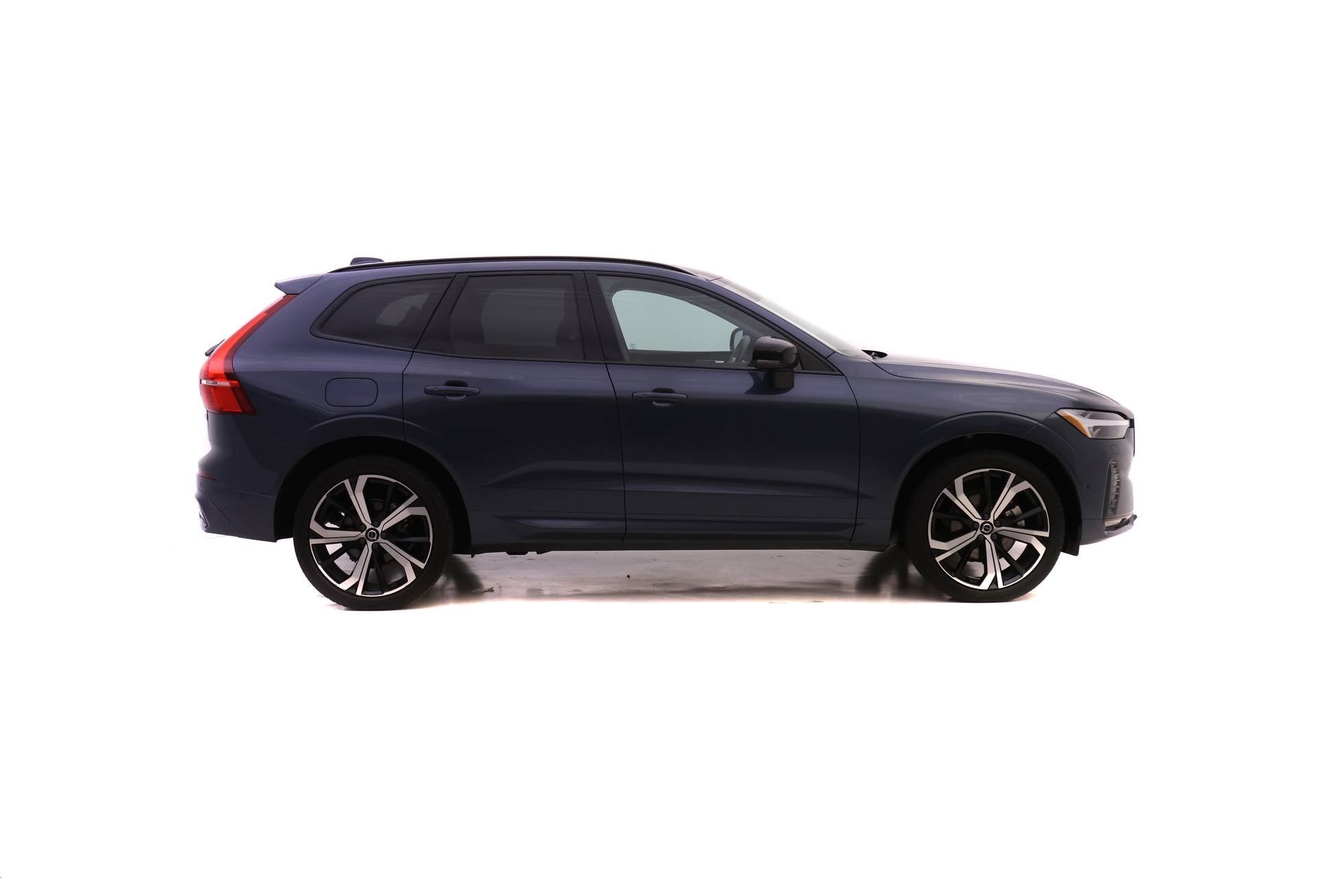 2023 Volvo XC60 B5 Ultimate photo 3