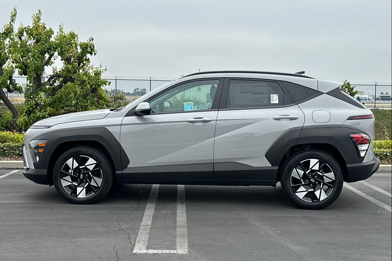 2025 Hyundai Kona SEL photo 7
