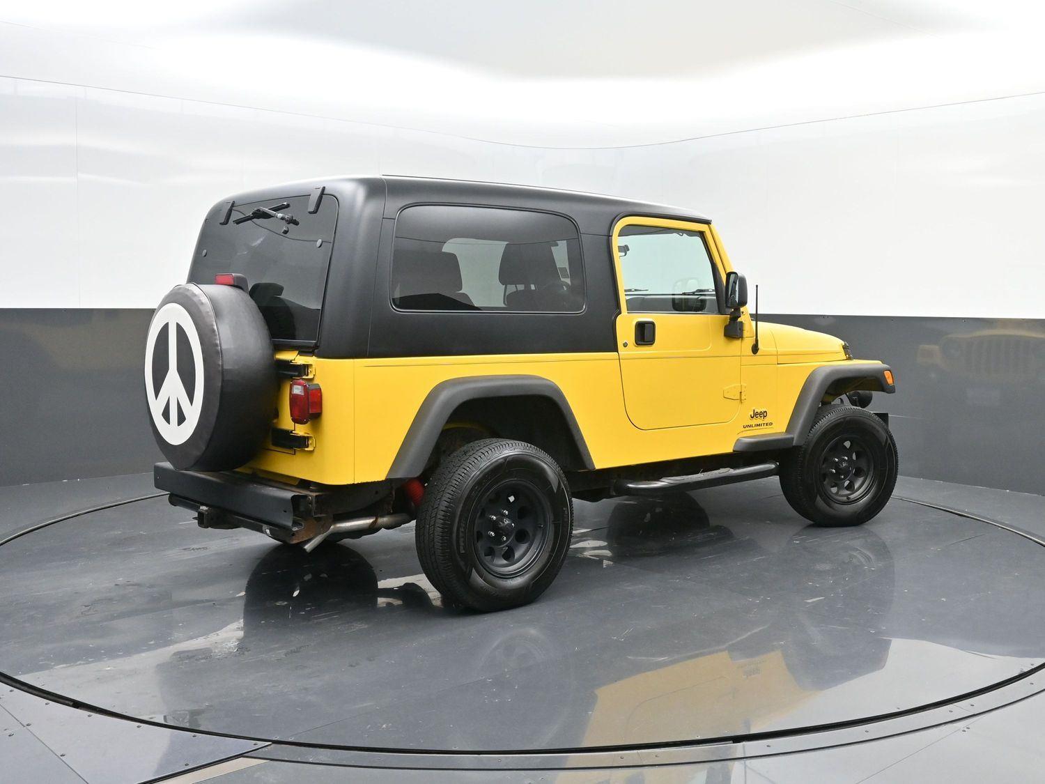 Used 2004 Jeep Wrangler Unlimited with VIN 1J4FA49S94P764018 for sale in Charles City, IA