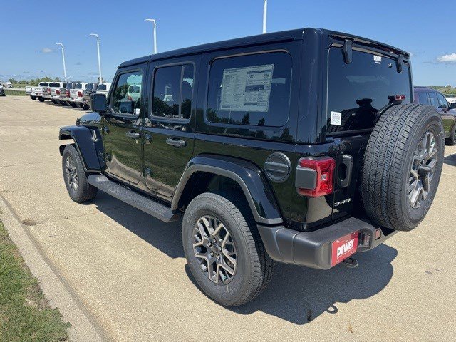 2025 Jeep Wrangler Sahara photo 3