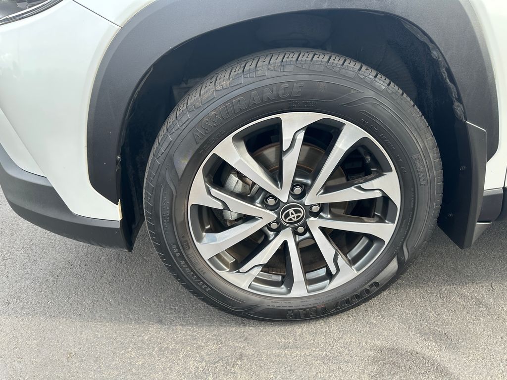 2022 Toyota Corolla Cross XLE photo 12