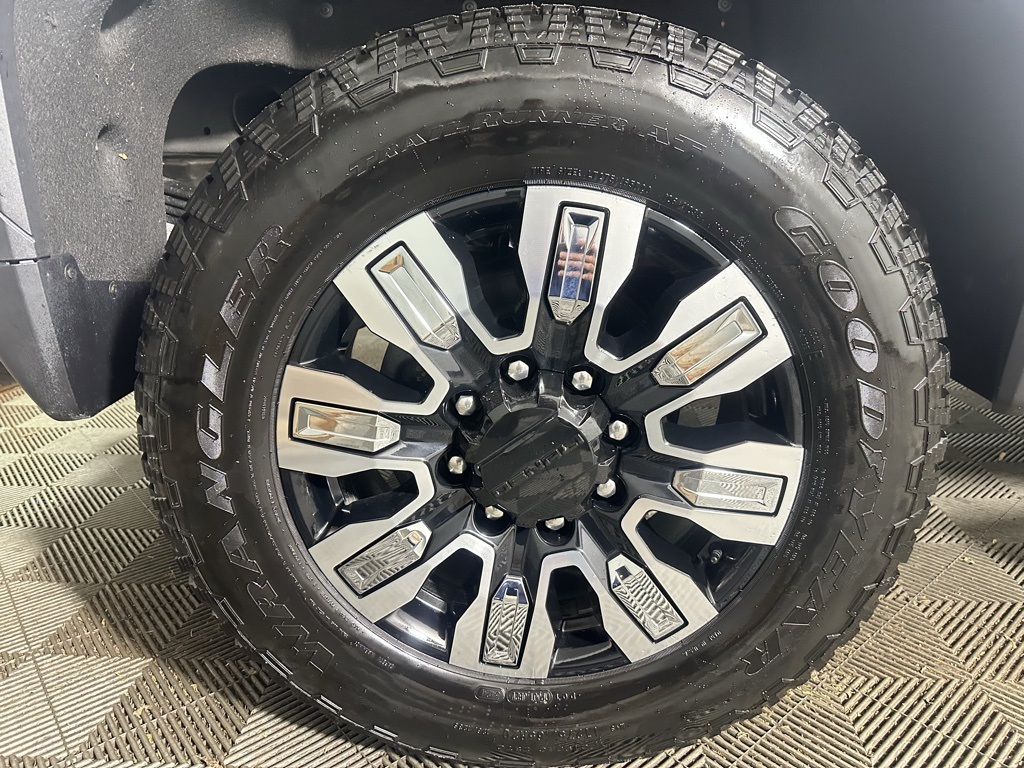 2025 Gmc Sierra 2500 HD Denali photo 2