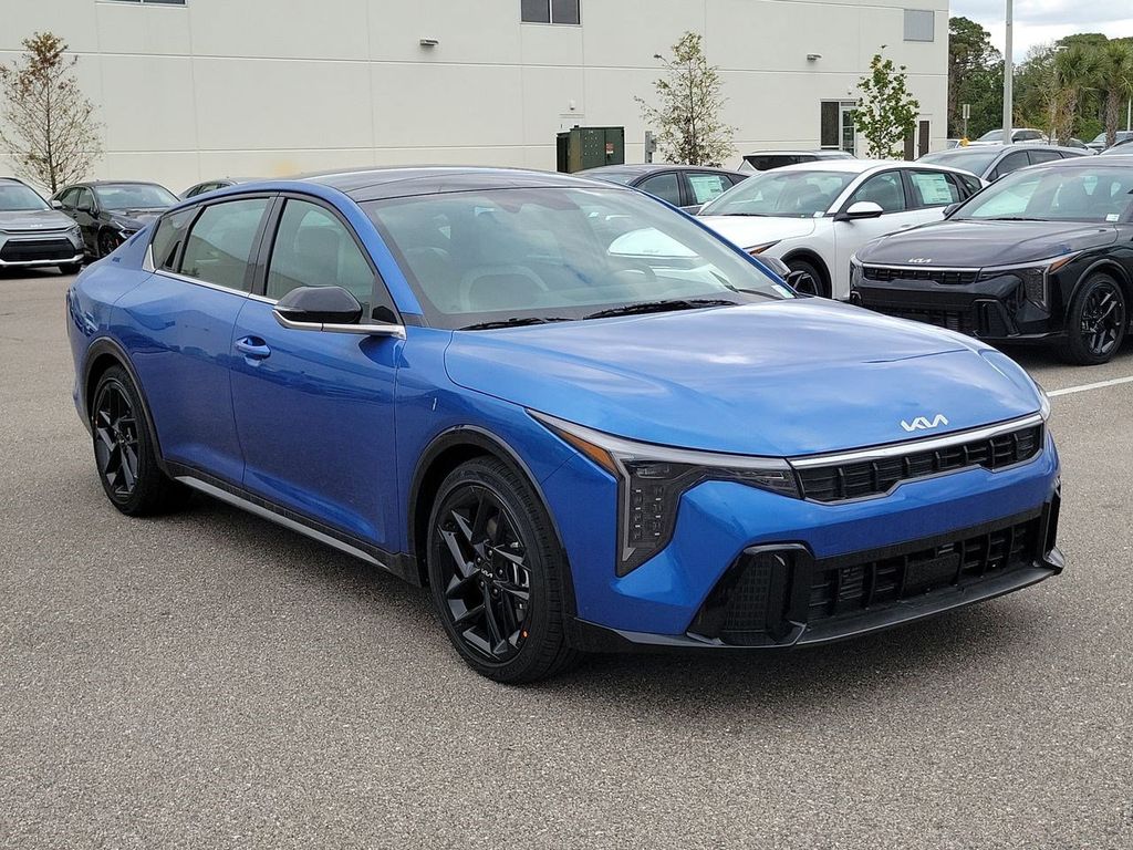 2025 Kia K4 GT-Line Turbo photo 2