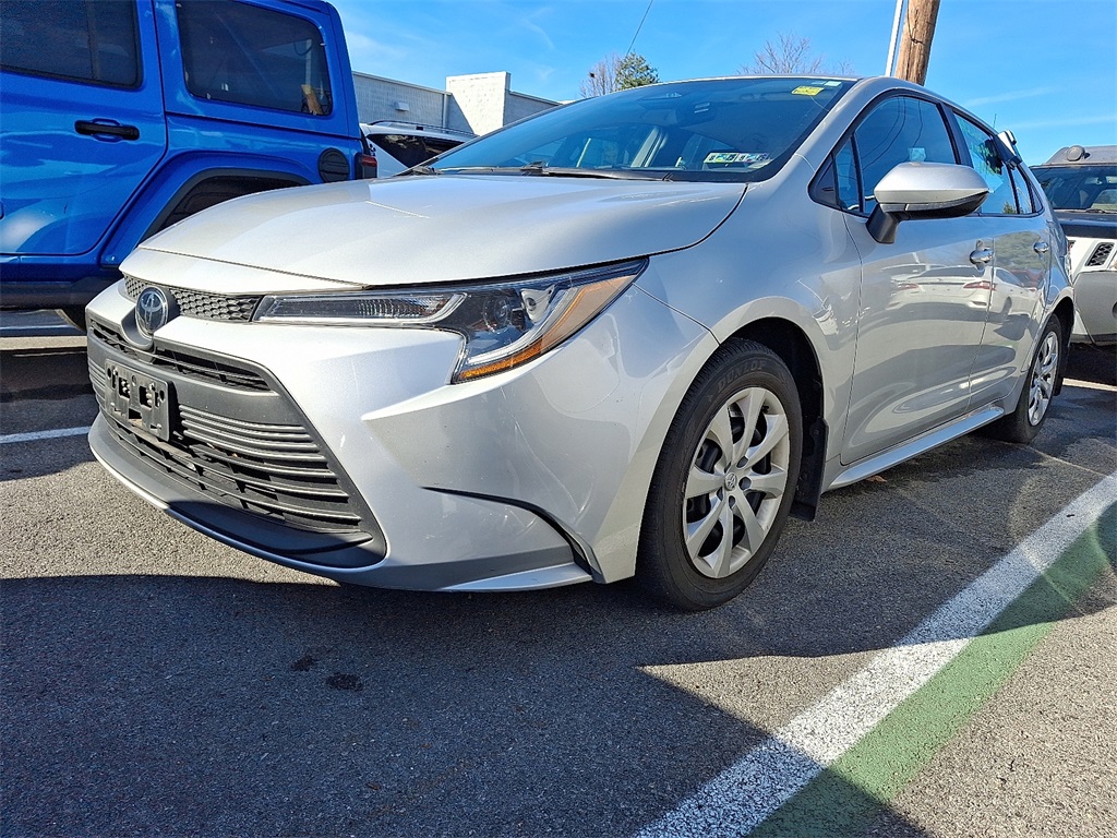 2023 Toyota Corolla LE photo 2