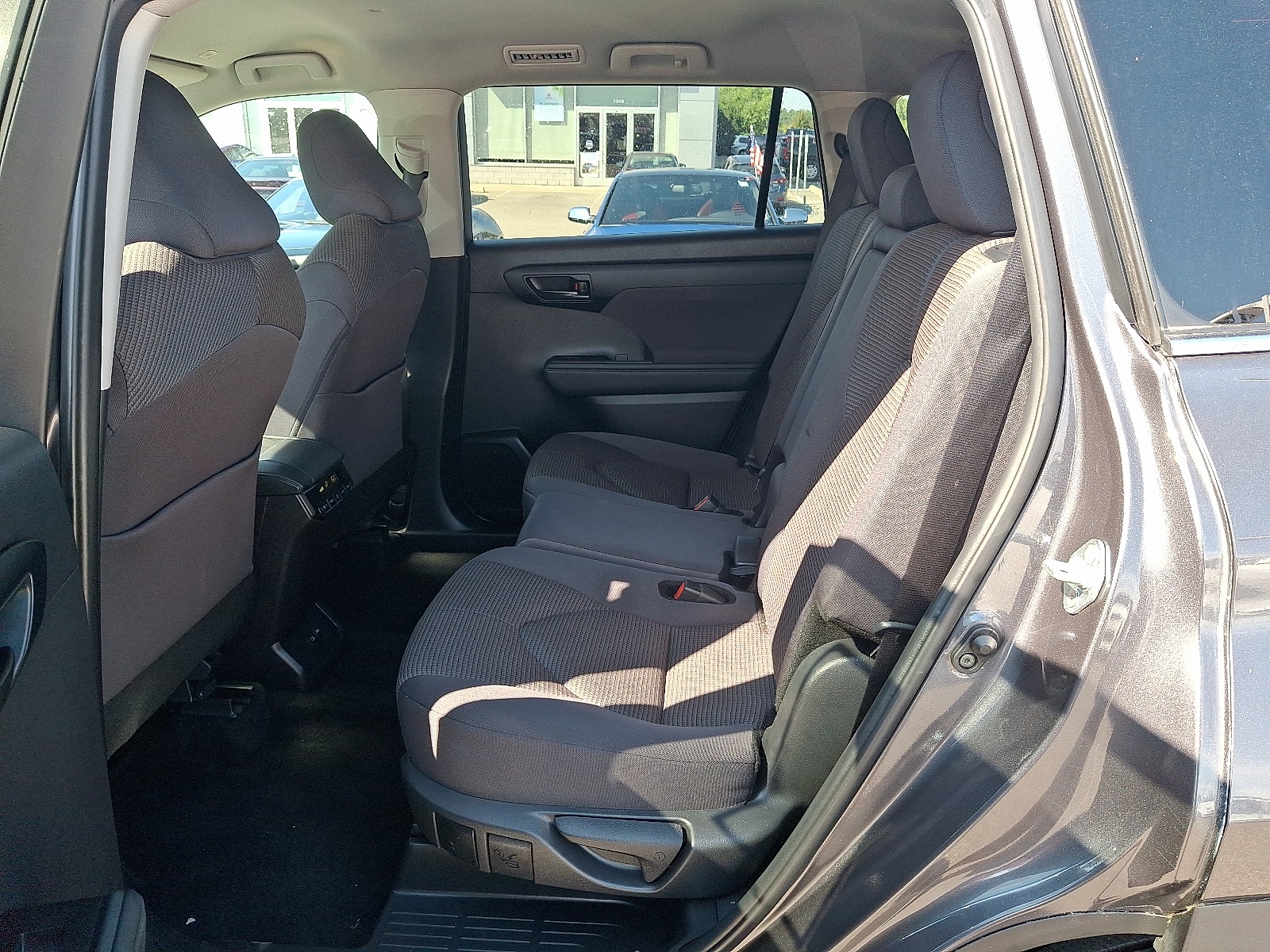 2024 Toyota Highlander LE photo 11