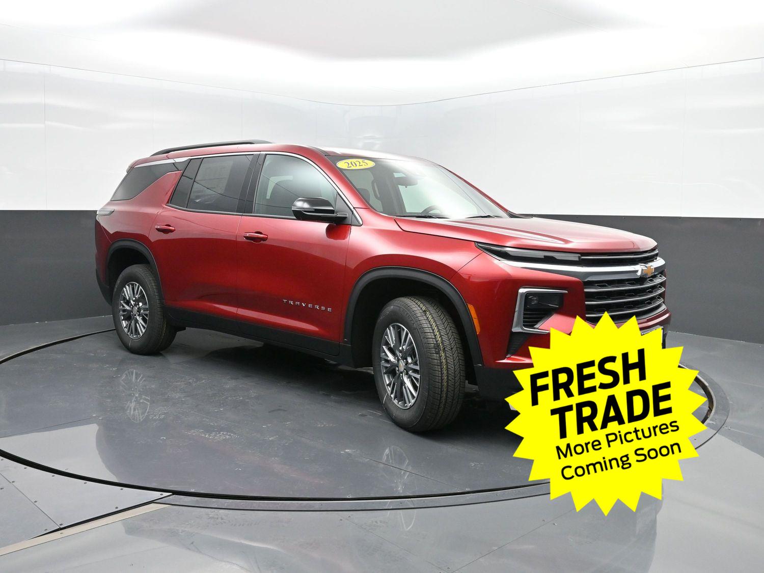 2025 Chevrolet Traverse photo 3