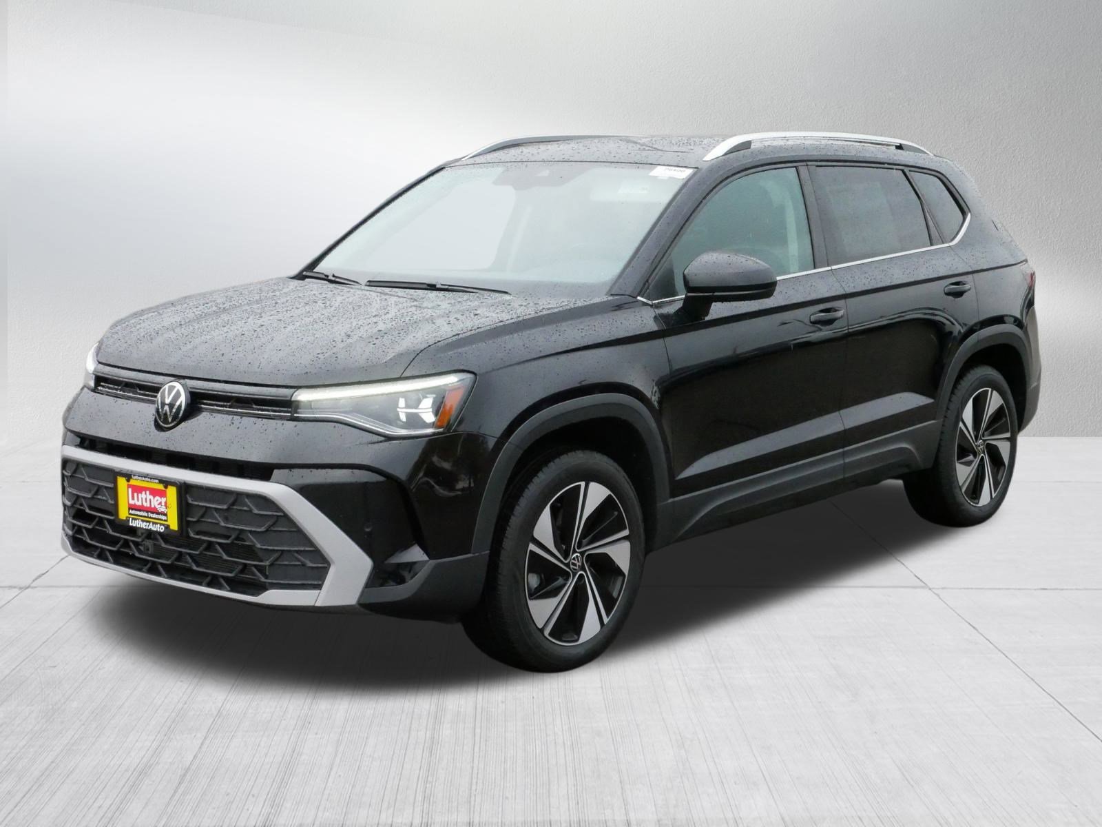 2025 Volkswagen Taos SE photo 2