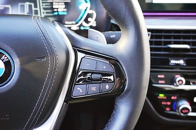 Used 2023 White BMW 530e iPerformance image 36