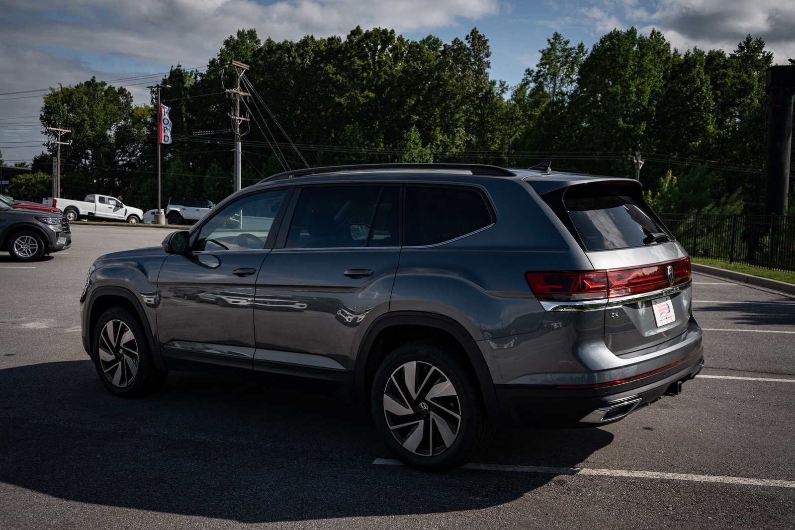2024 Volkswagen Atlas SE Technology photo 3