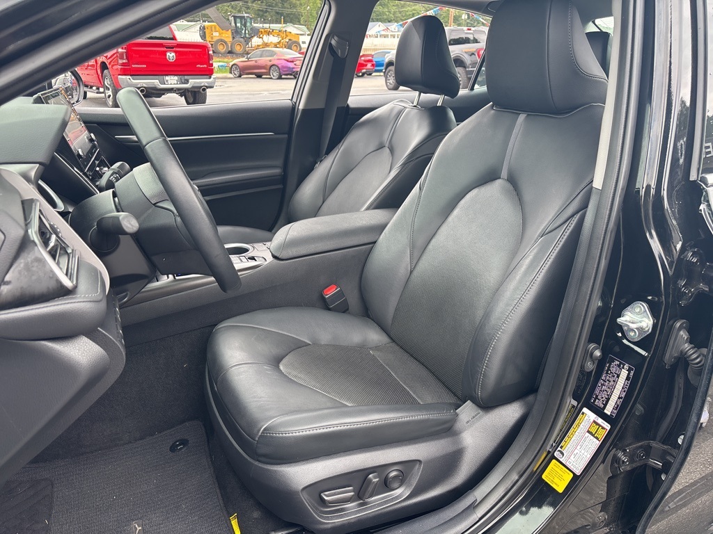 2023 Toyota Camry Hybrid XLE photo 8