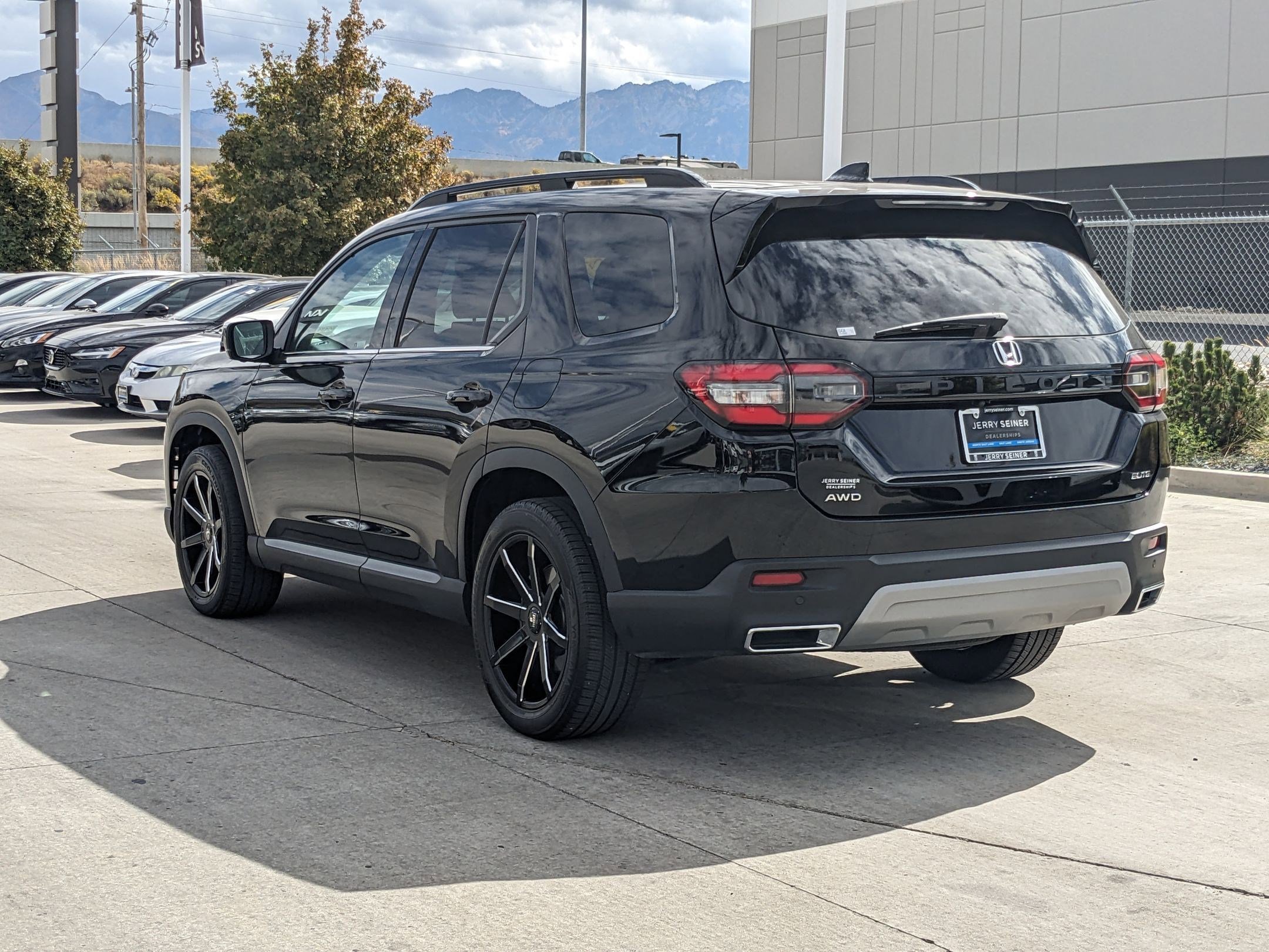 2023 Honda Pilot Elite photo 3