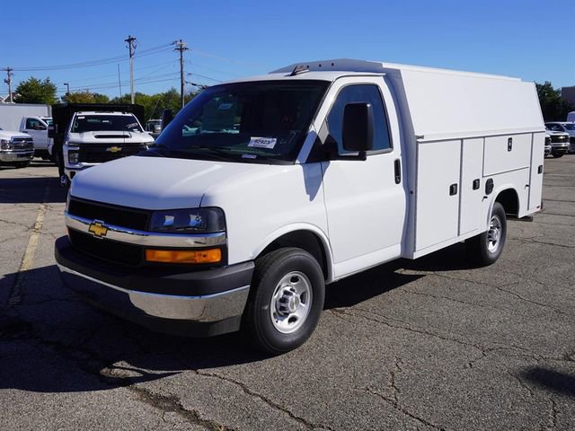 2025 Chevrolet Express Cutaway Base's photo
