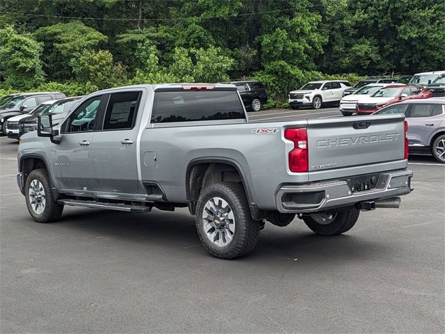 2025 Chevrolet Silverado 3500HD LT photo 4