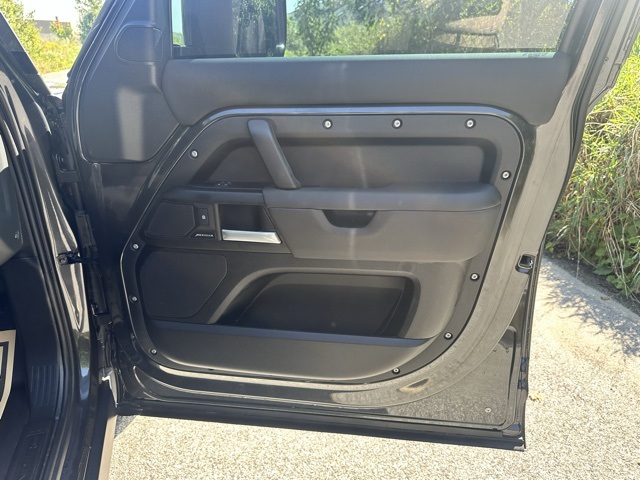 2025 Land Rover Defender 110 S photo 18