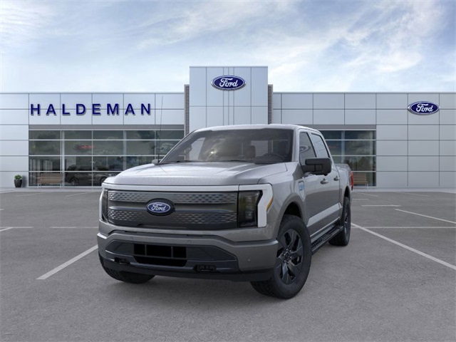 2025 Ford F-150 Lightning photo 2