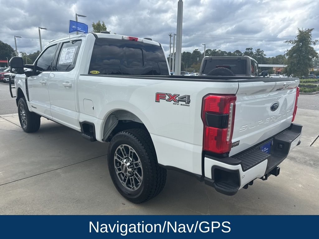 2023 Ford F-250 Lariat photo 2