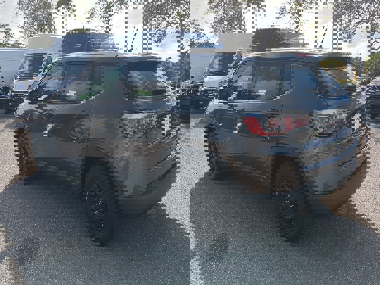 2017 Jeep Compass Sport photo 4