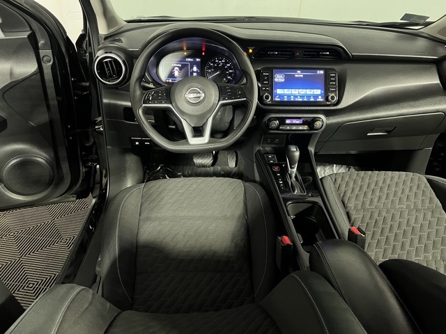 2022 Nissan Kicks SV photo 9