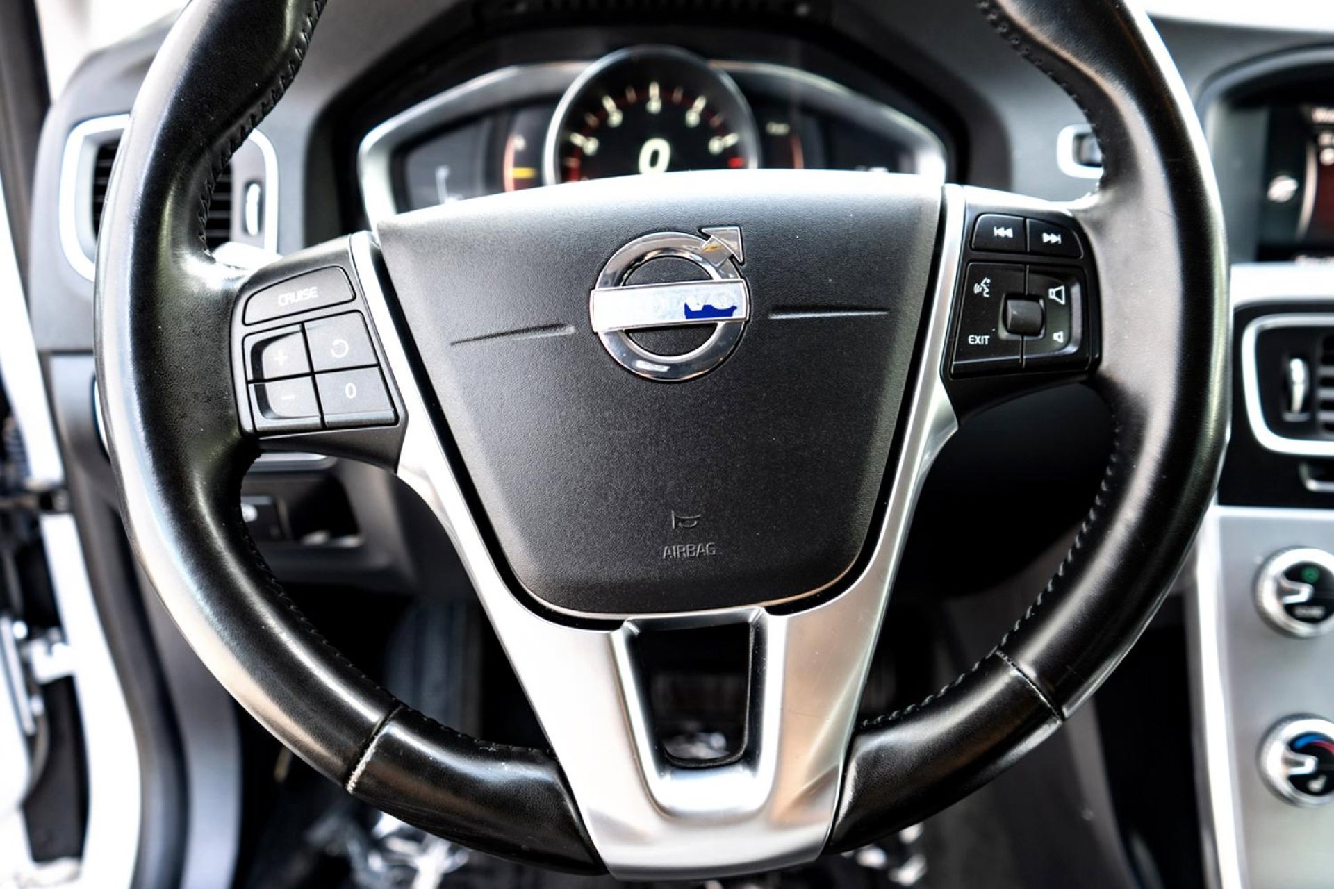 2018 Volvo V60 Cross Country T5 AWD photo 11