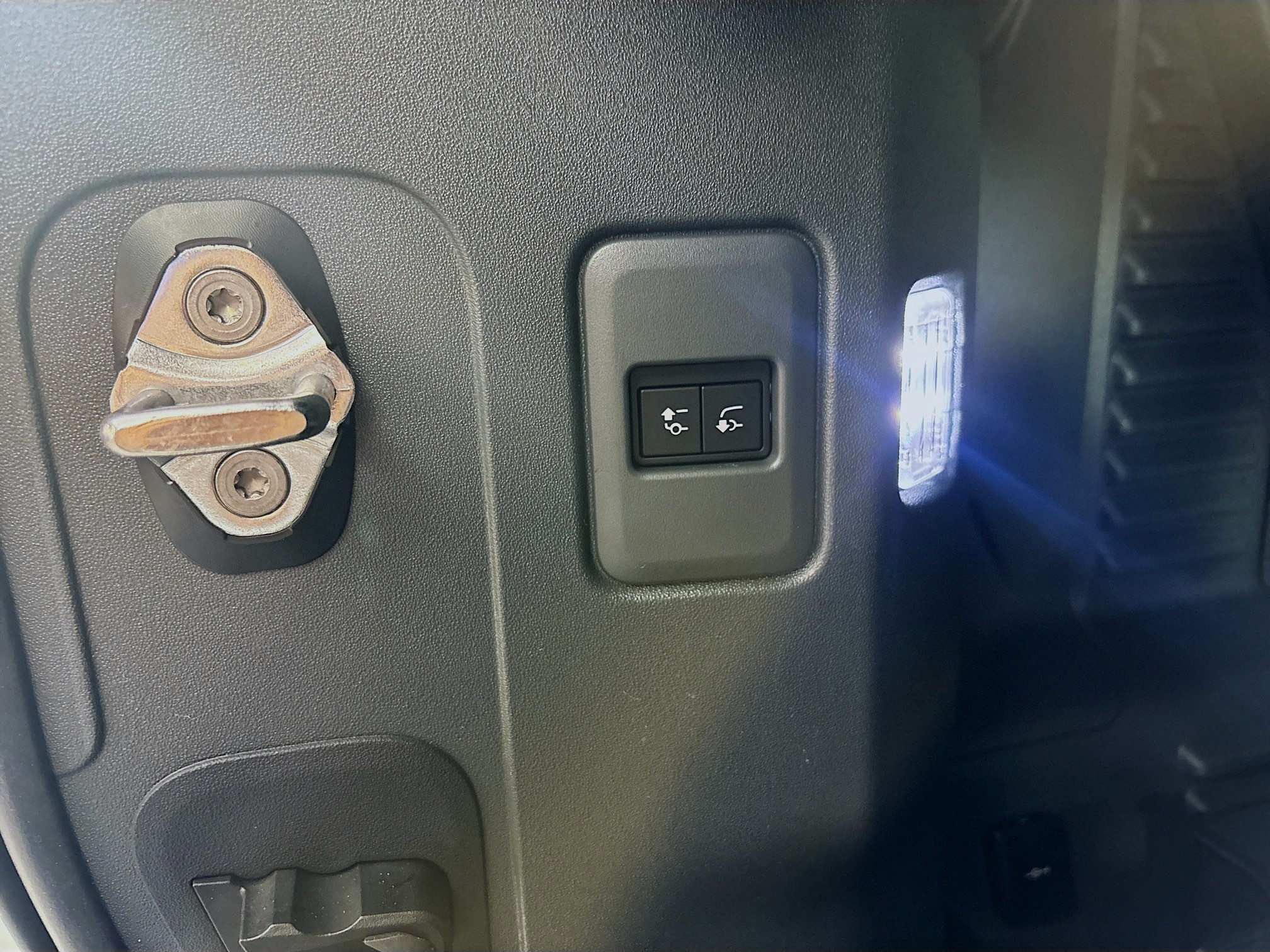 2025 Land Rover Defender 90 X-Dynamic SE photo 20