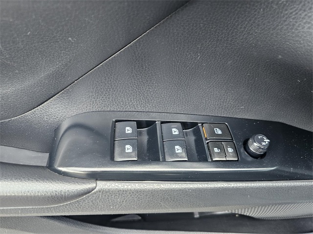 2018 Toyota Camry SE photo 18