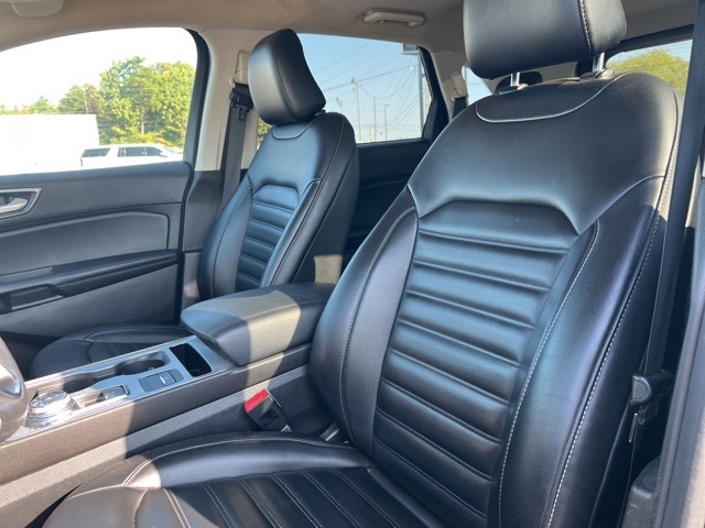 2022 Ford Edge SEL photo 10