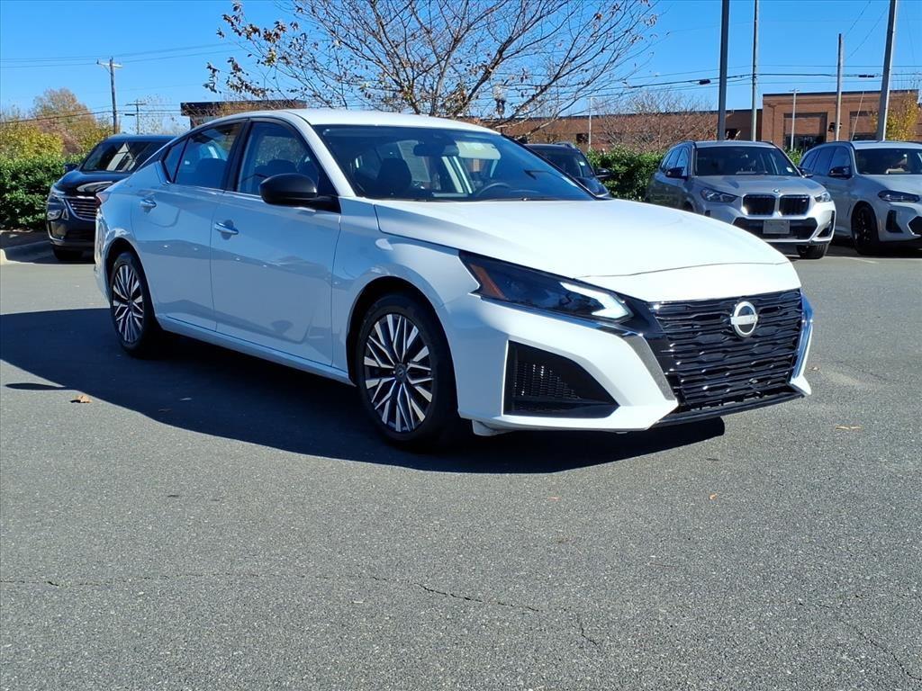 2025 Nissan Altima SV photo 2