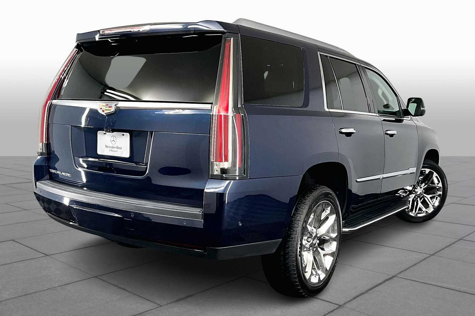 2018 Cadillac Escalade Luxury photo 11