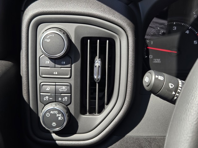 2025 Chevrolet Silverado 2500HD Custom photo 12