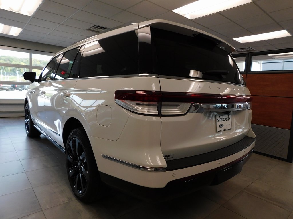 Image of Pre-Owned 2024 Lincoln Navigator Reserve