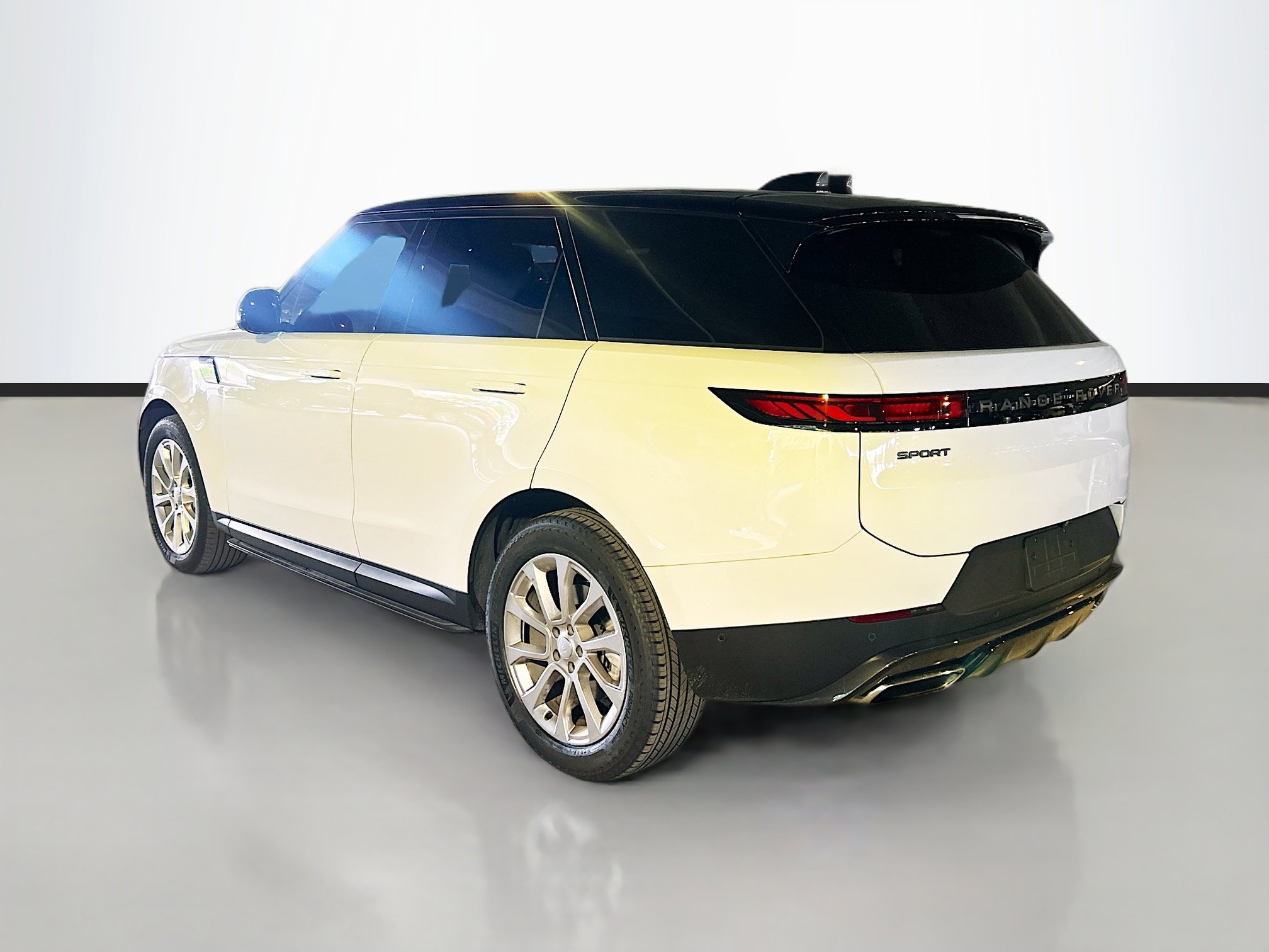 2024 Land Rover Range Rover Sport SE photo 3