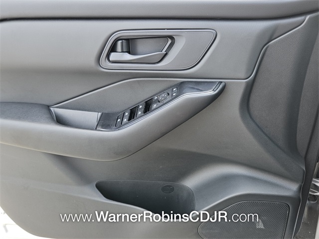 2024 Nissan Rogue S photo 19