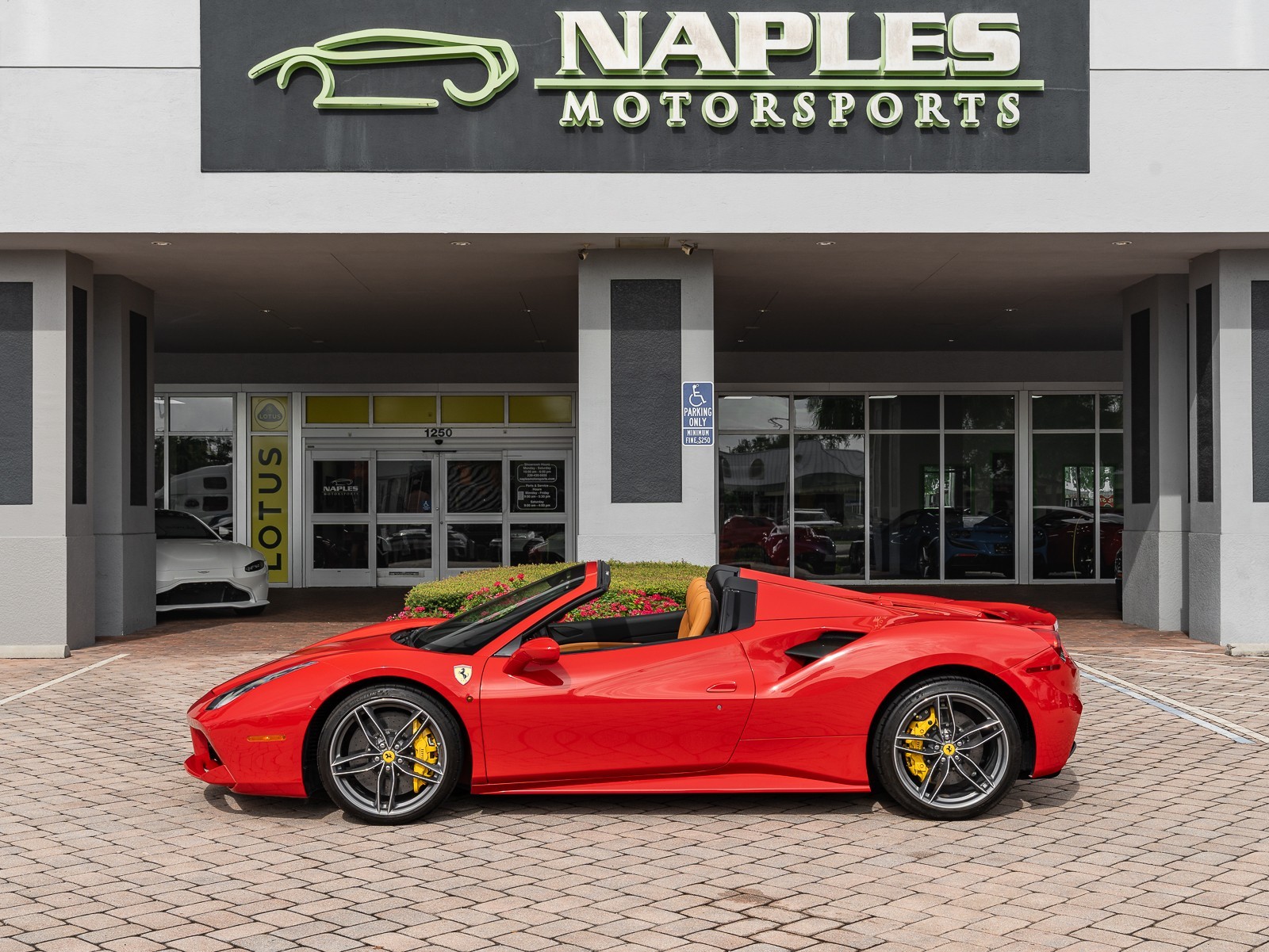 2019 Ferrari 488 Spider photo 32