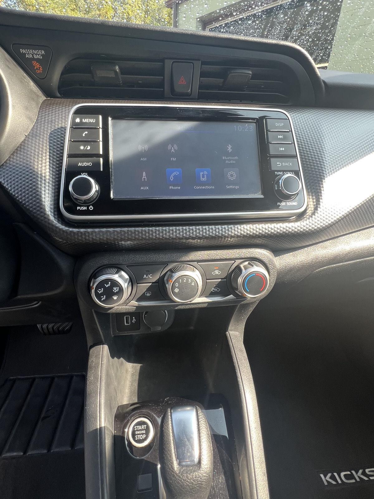 2020 Nissan Kicks S photo 9
