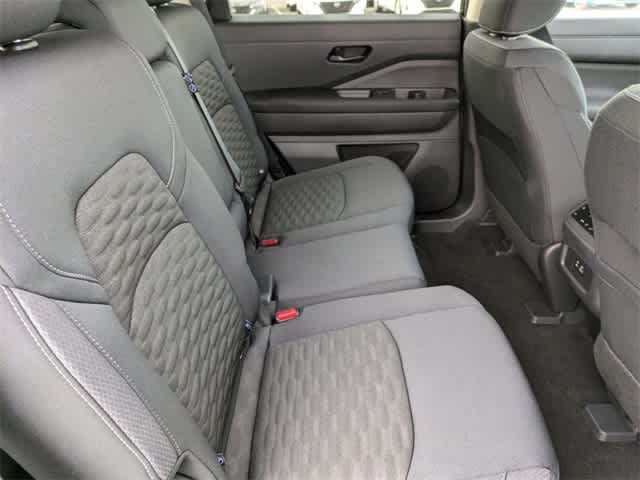 2025 Nissan Pathfinder SV photo 13