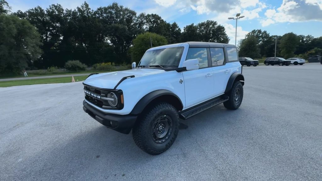 2025 Ford Bronco Outer Banks photo 4