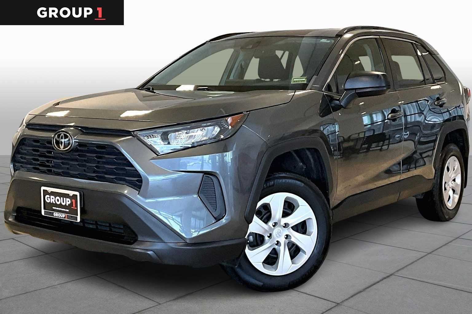 2021 Toyota RAV4 LE's photo