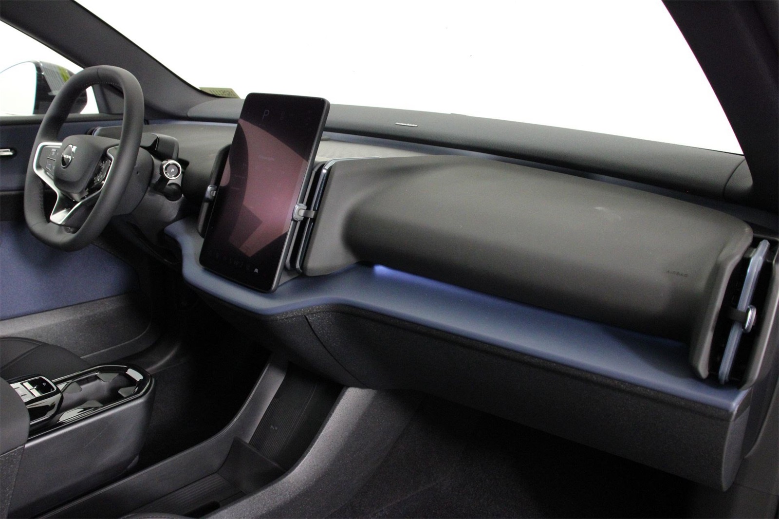 2025 Volvo EX30 Plus photo 8