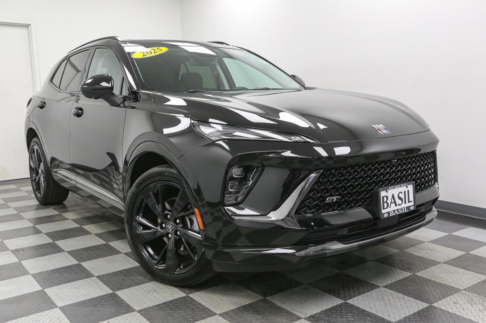 2025 Buick Envision Sport Touring photo 2