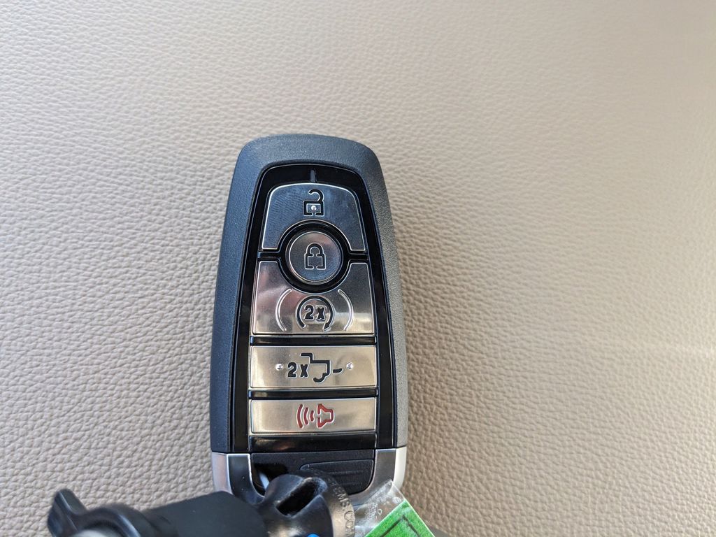 2025 Ford F-350 Lariat photo 32
