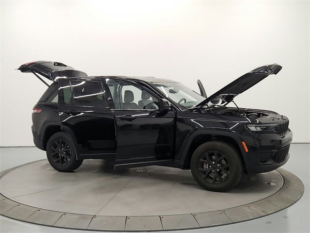 2024 Jeep Grand Cherokee Altitude photo 11